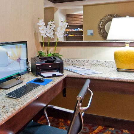 Holiday Inn Express & Suites San Antonio Frost Bank Center By Ihg Екстериор снимка