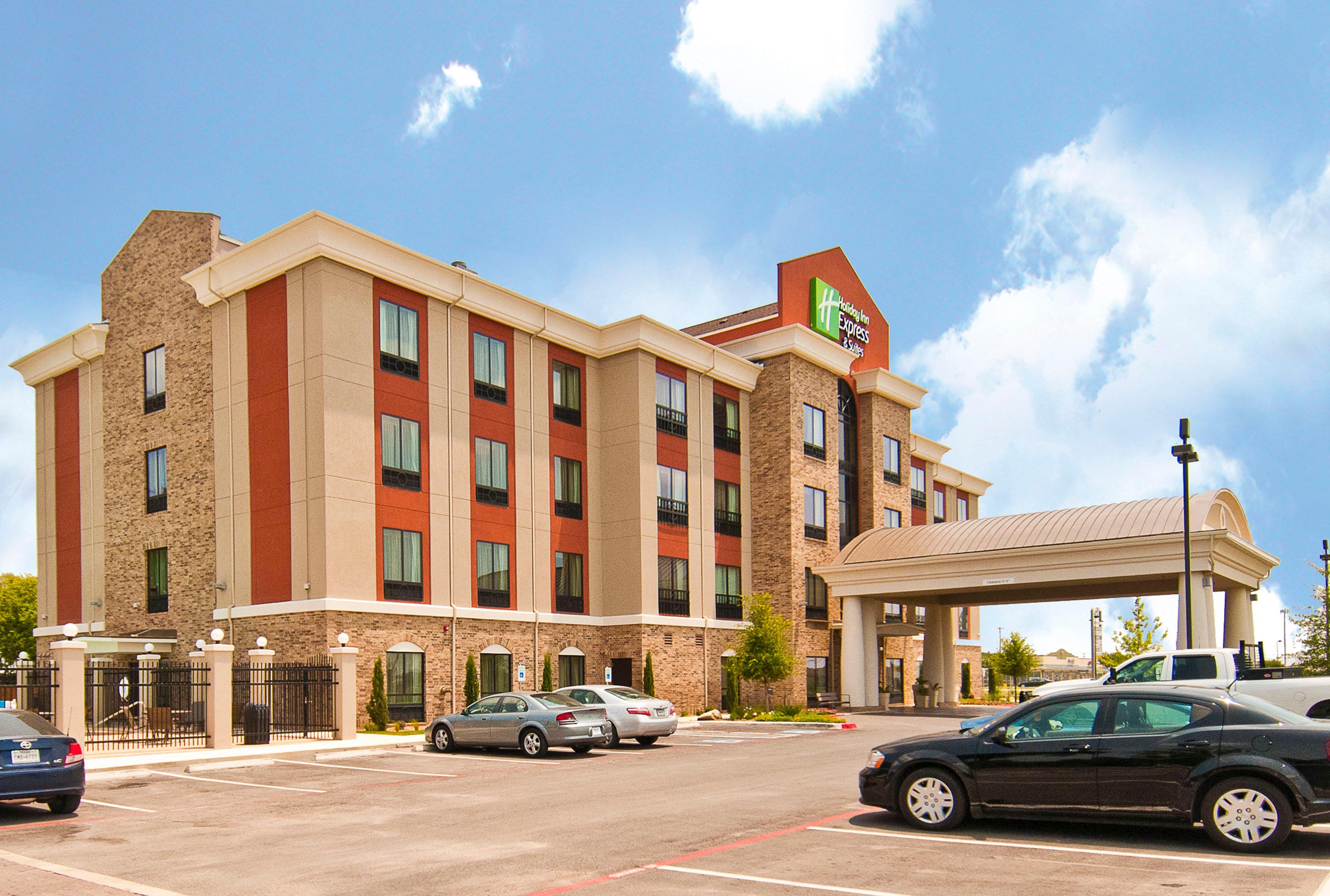Holiday Inn Express & Suites San Antonio Frost Bank Center By Ihg Екстериор снимка