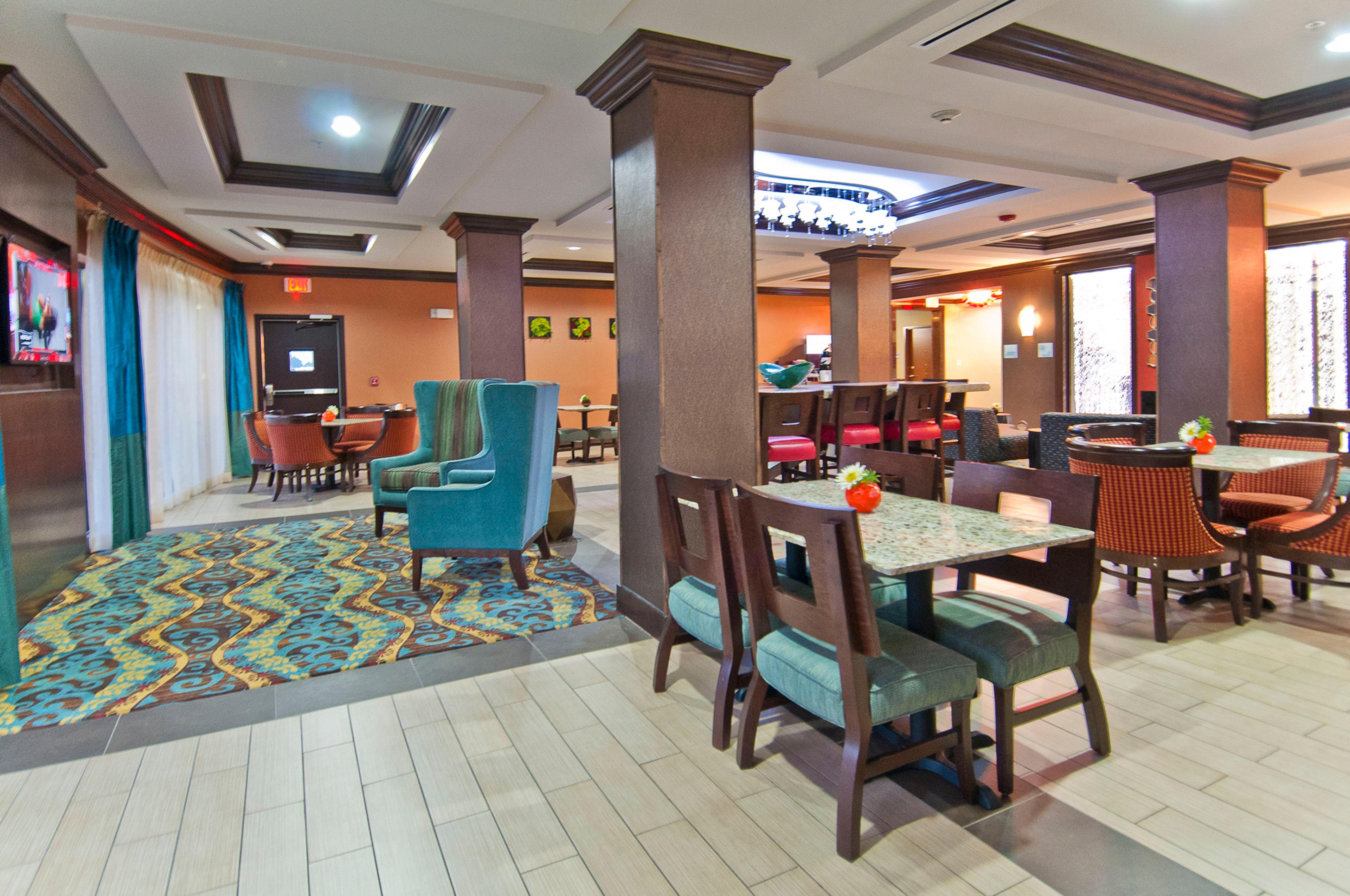 Holiday Inn Express & Suites San Antonio Frost Bank Center By Ihg Екстериор снимка