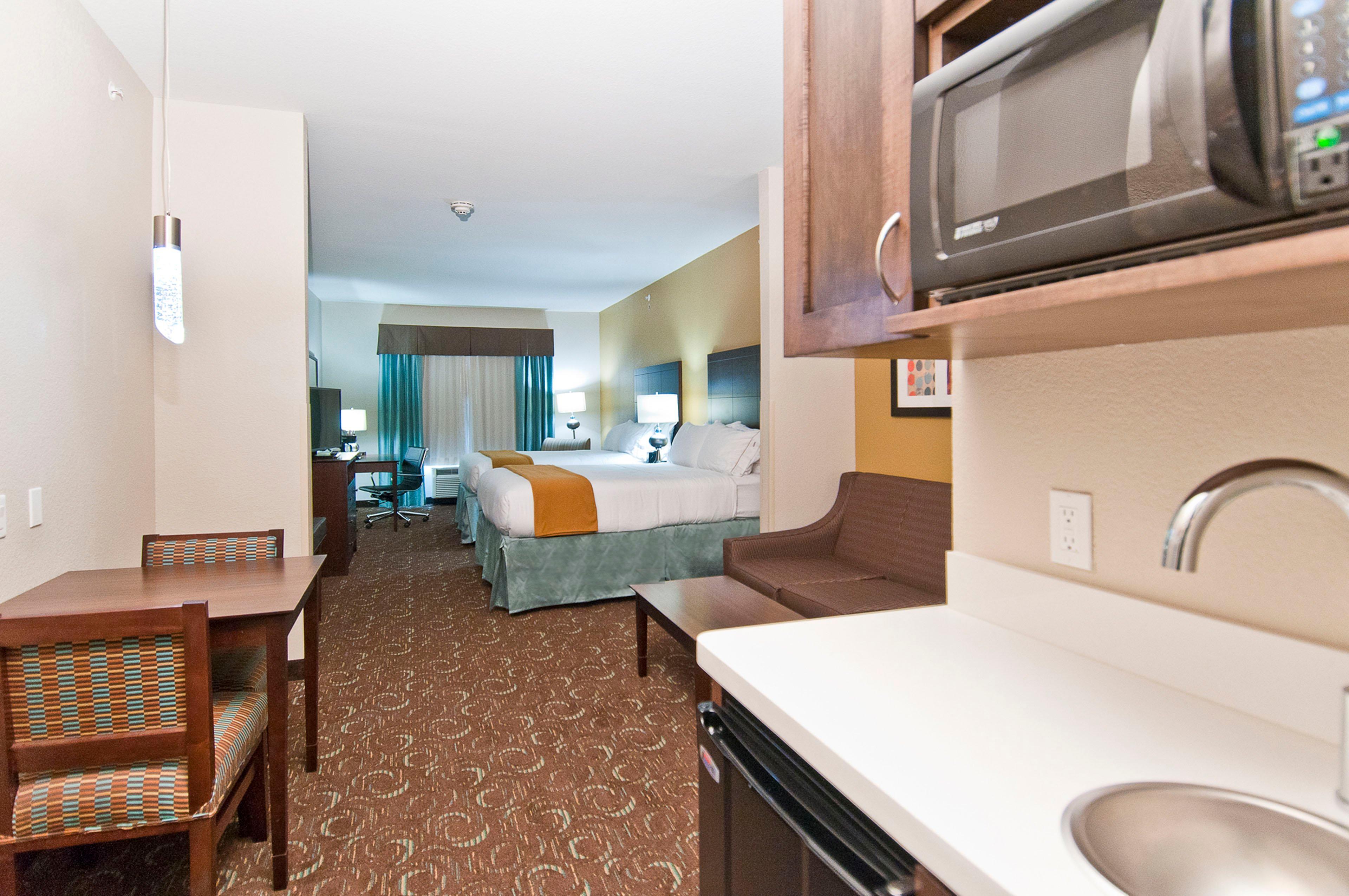 Holiday Inn Express & Suites San Antonio Frost Bank Center By Ihg Екстериор снимка