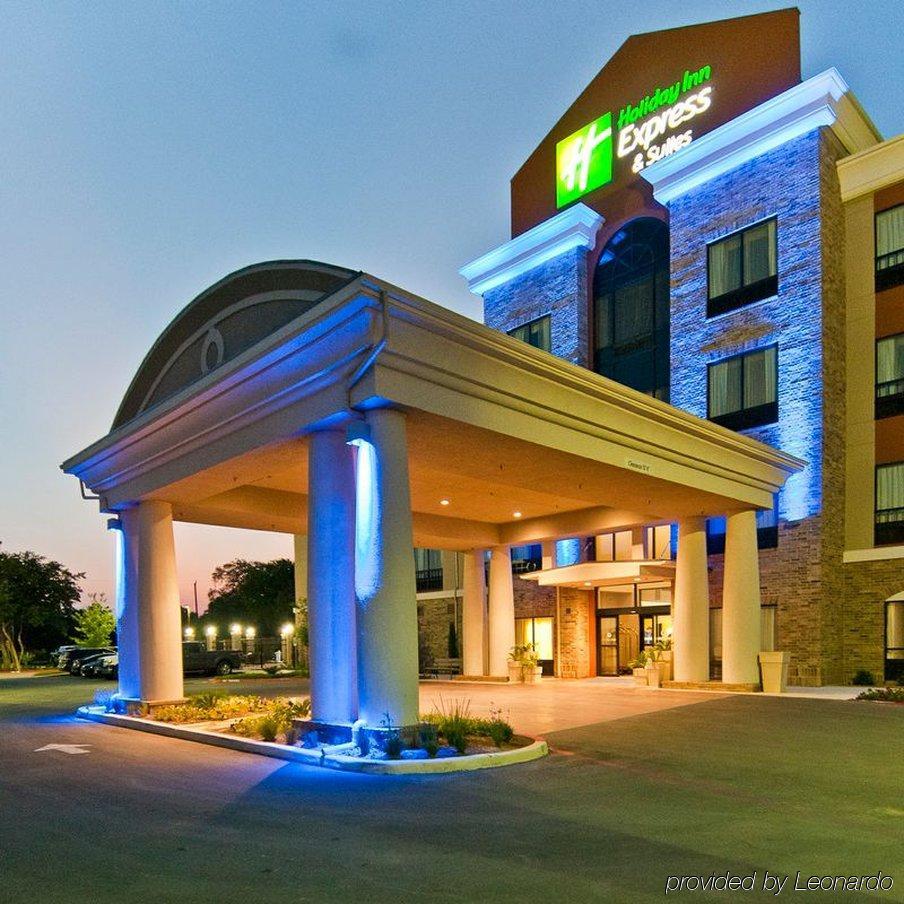 Holiday Inn Express & Suites San Antonio Frost Bank Center By Ihg Екстериор снимка
