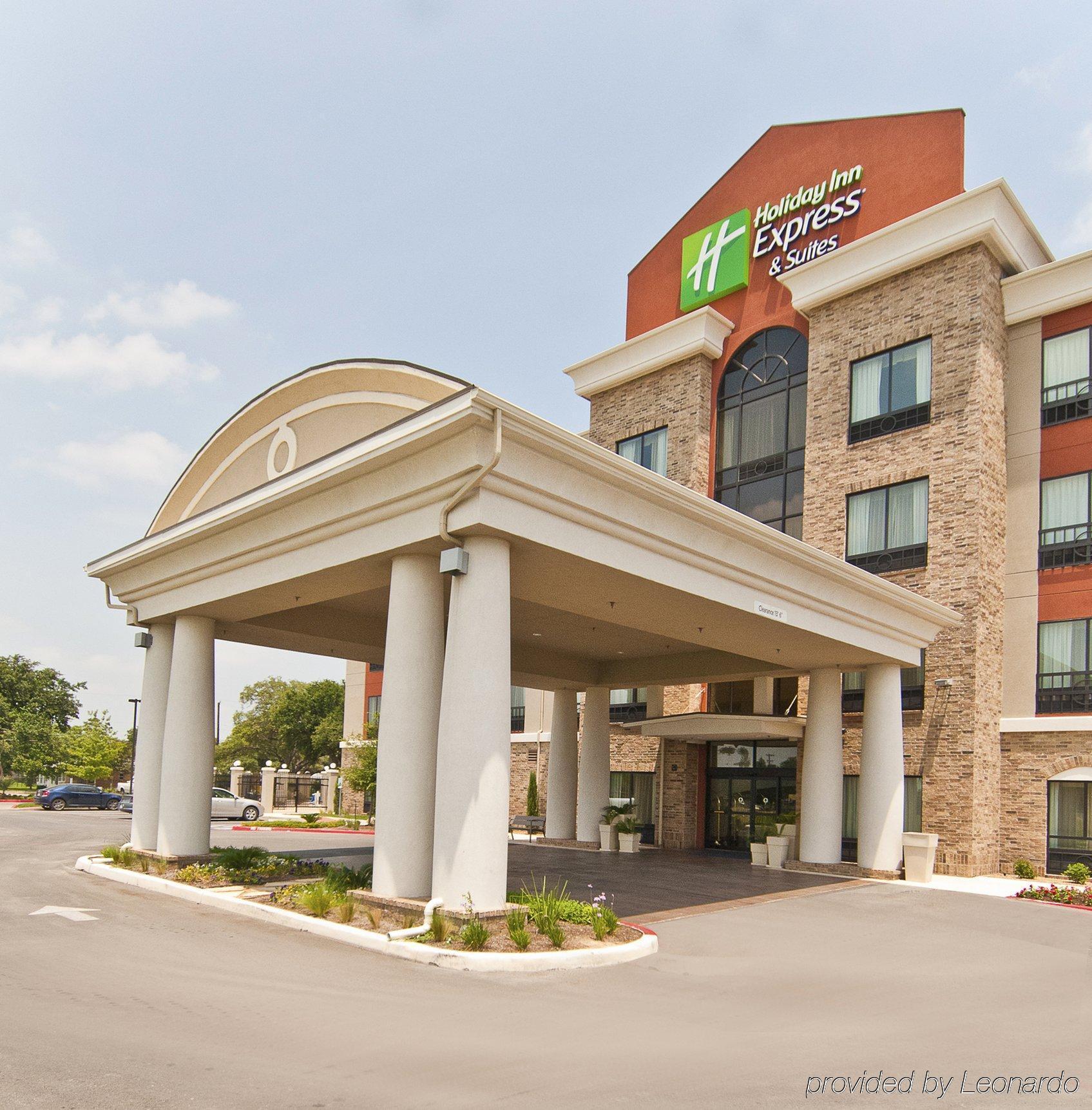 Holiday Inn Express & Suites San Antonio Frost Bank Center By Ihg Екстериор снимка